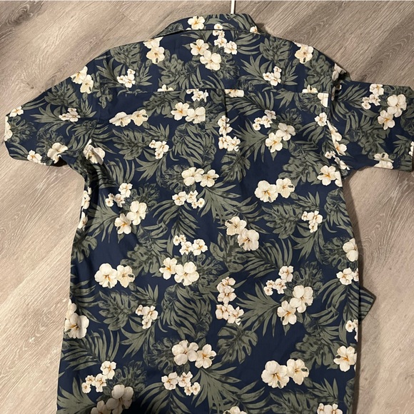 Van Heusen floral button up - Picture 3 of 3